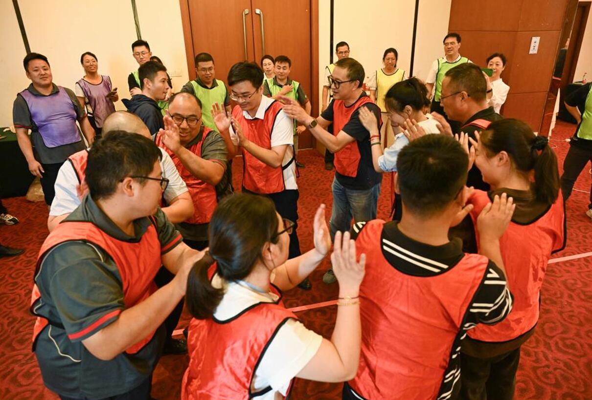 保華領(lǐng)創(chuàng)員工參加物業(yè)、快遞行業(yè)聯(lián)誼活動(dòng)